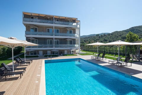 Day, Pool view, Swimming pool, sunbed