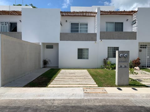 Property building, Facade/entrance, Off site, View (from property/room), On site, Area and facilities