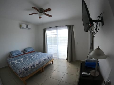 Bed, Bathroom, TV and multimedia, Balcony/Terrace, Photo of the whole room, Bedroom, air conditioner