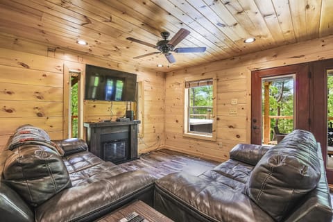 All Decked Out Cabin House in Sevier County