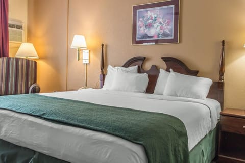 FairBridge Inn & Suites Poconos Hotel in Stroudsburg