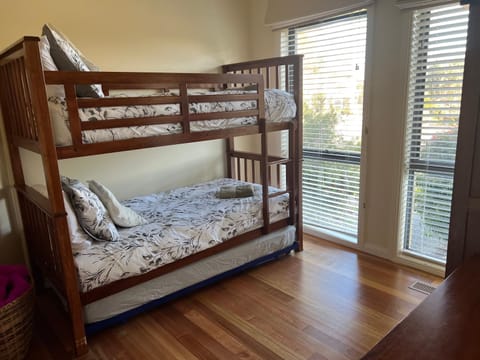 Bedroom, bunk bed