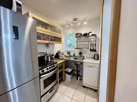 Cozy Cabin Centrally Located Close To Walking Trails And Beaches! Haus in Ucluelet