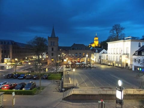 Night, Street view