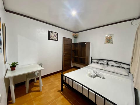 Cozy-Airconditioned Room 3 - May Ann Homestay Vacation rental in General Luna