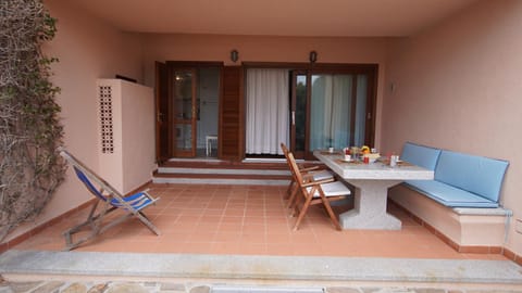 Patio, Seating area