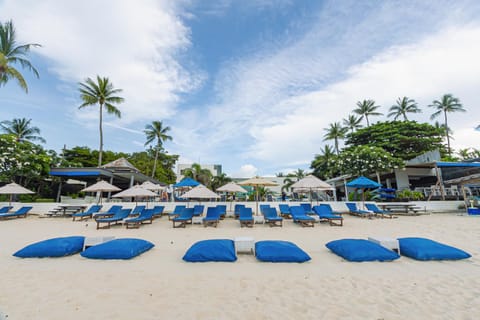 Day, Natural landscape, Beach, Pool view, Sea view, Swimming pool, sunbed