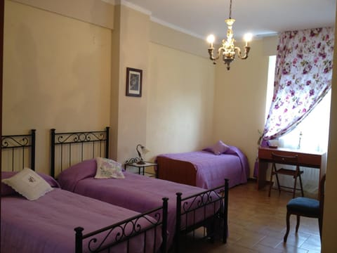 Photo of the whole room, Decorative detail