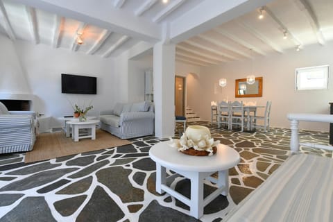 Santa Flora 3 Bedroom House â Parikiaâs Edge Haus in Paros