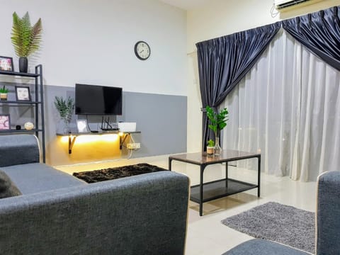 Puchong Setiawalk 8-12 pax 5min LRT Cozy Apartment Eigentumswohnung in Subang Jaya
