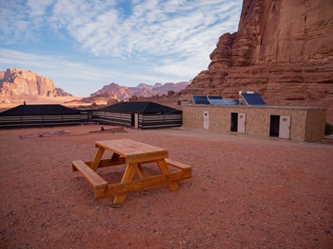 Desert Mars Camp & Tours Terrain de camping /
station de camping-car in South District