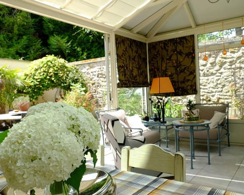 Patio, Communal lounge/ TV room, Lounge or bar