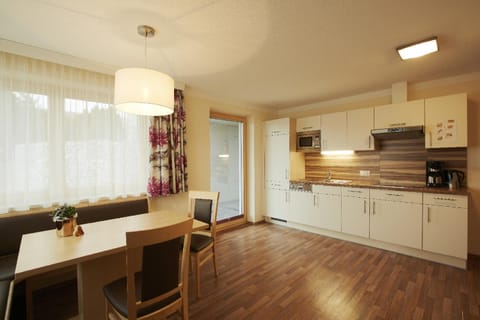 Day, Dining area