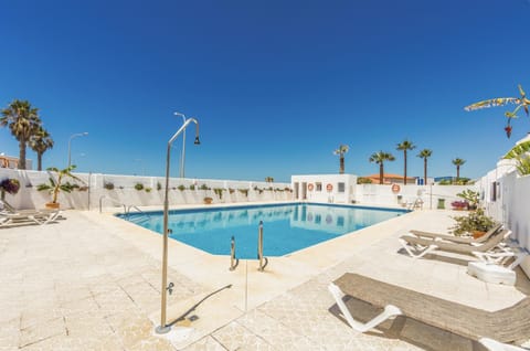 Pool view, Swimming pool, sunbed