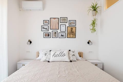 Bed, Day