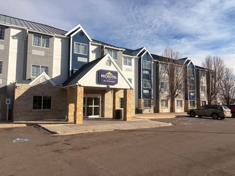 Microtel Inn & Suites by Wyndham Denver Airport Hotel in Commerce City