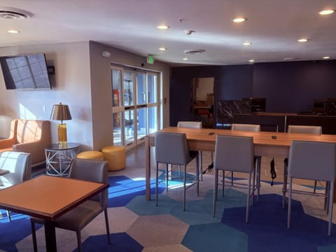 Microtel Inn & Suites by Wyndham Denver Airport Hotel in Commerce City