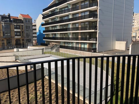 Crystal residence - Pool & Beach Apartment in Ostend