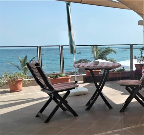 Apartamento con encanto en la playa frente al mar "Posada Rent House" Condo in Maxorata