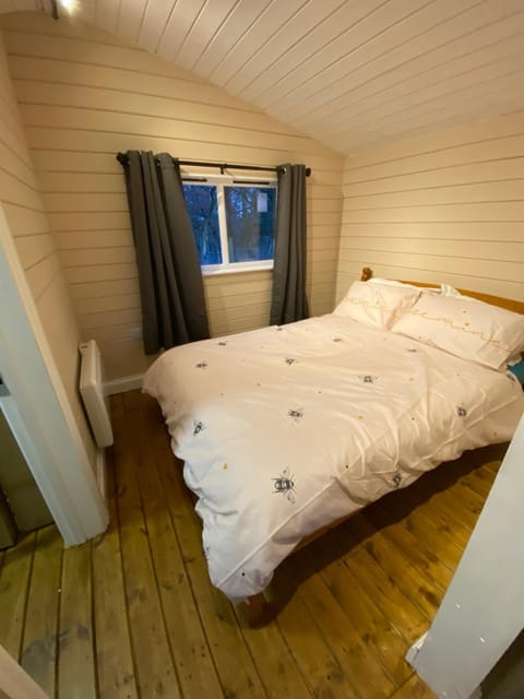 Cherry Tree Glamping Nature lodge in Stroud District