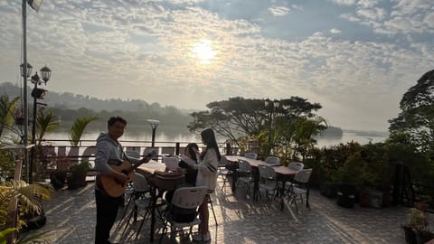 Day Waterfront Hotel Hotel in Laos