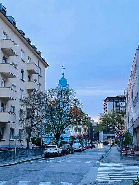 Property building, Neighbourhood, City view, Street view, Location, Parking