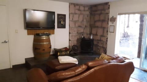 Winterfell Inn - No Xtra Fees, Dogs OK, King & Queen Suites Pensão in Arnold