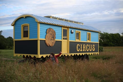 La roulotte CIRCUS des Grillots Terrain de camping /
station de camping-car in Bourgogne-Franche-Comté