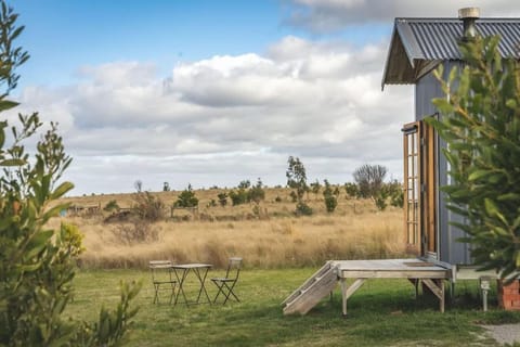 Altitude - A Tiny House Experience in a Goat Farm Casa in Romsey