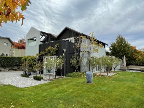 Epic Eely Point House in Wanaka