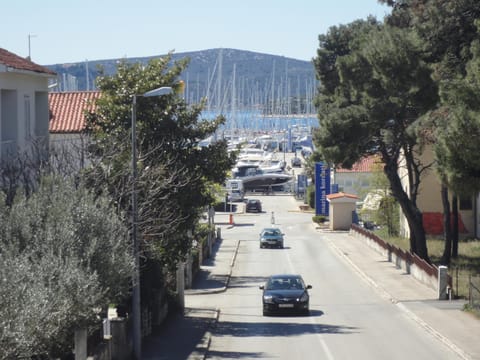 Sea view, Street view