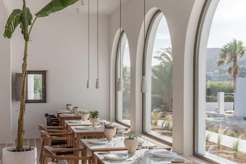 Restaurant/places to eat, Day, Summer, Autumn, On site, Guests, Guests, Area and facilities, Breakfast, Seasons, Time of day, Location, Sunrise, Sunset