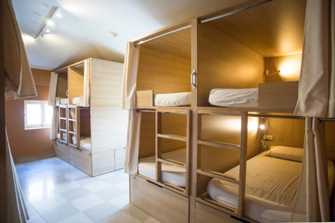 Bedroom, bunk bed