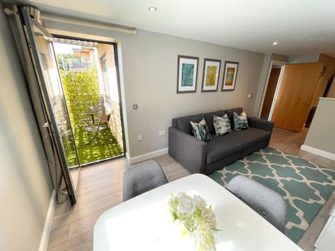 Stylish 1-Bedroom Apartment with Balcony & Free Parking in City Centre Apartment in Oxford