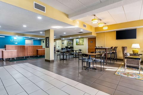 Quality Inn & Suites Southport Hôtel in Perry Township