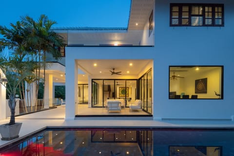 Stunning villa with pool and tropical garden Chalet in Hua Hin District