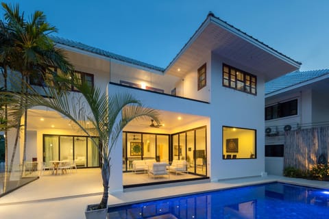 Stunning villa with pool and tropical garden Moradia in Hua Hin District