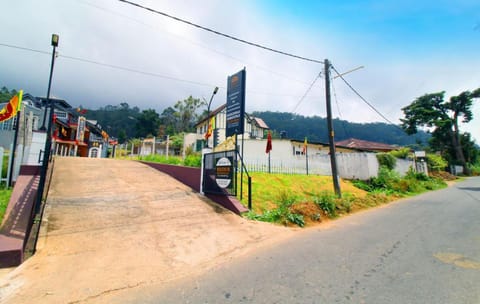 Day, Neighbourhood, Natural landscape, Mountain view, Street view