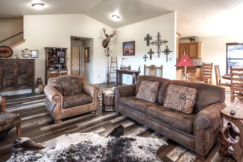 Ain't No Better View, 3 Bedrooms, Sleeps 8, Jetted Tub, Pool Table, Hot Tub Haus in Ruidoso