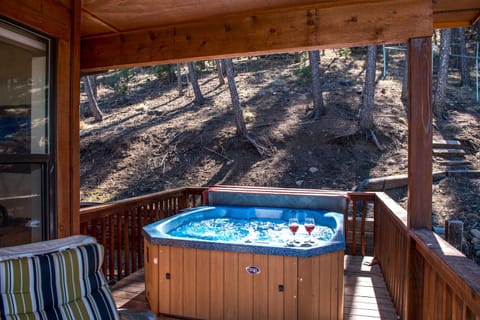 Ain't No Better View, 3 Bedrooms, Sleeps 8, Jetted Tub, Pool Table, Hot Tub House in Ruidoso