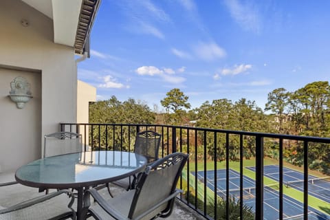 Forest Beach Villa 411, 2 Bedrooms, Sleeps 9, Tennis & Pool View Condo in South Forest Beach
