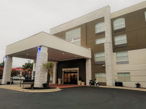 Holiday Inn Express Columbia NE - Fort Jackson Hotel in Dentsville