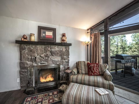 Bear Cave, 2 Bedrooms, Sleeps 6, Fireplace, WiFi, Grill, Mountain View Casa in Ruidoso