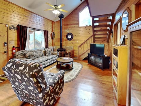 Moose Manor, 3 Bedrooms, Sleeps 8, Wood Stove, Gas Grill, WiFi Maison in Ruidoso
