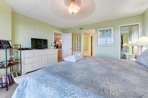 Windjammer 105, 3 Bedrooms, Sleeps 8, Ocean View, Elevator, Pool Condo in Crescent Beach