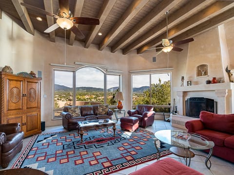 Dorthia Garden Retreat & Views, 5 Bedroom, Sleeps 10, Deck, Yard, Fireplace House in Santa Fe