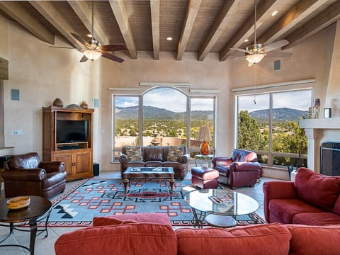 Dorthia Garden Retreat & Views House in Santa Fe