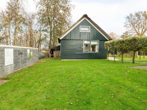 A cosy house close to Giethoorn and the Weerribben Wieden National Park with a boat available hire Haus in Giethoorn