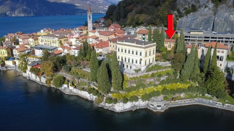 Property building, Nearby landmark, Bird's eye view, Lake view