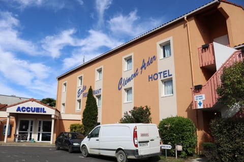 Hôtel Restaurant Clément ADER Hotel in Occitanie